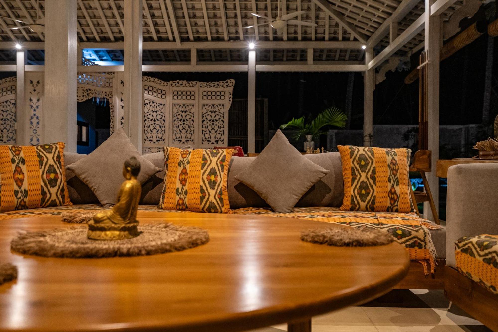 Senang Resort Tianyar Exterior photo