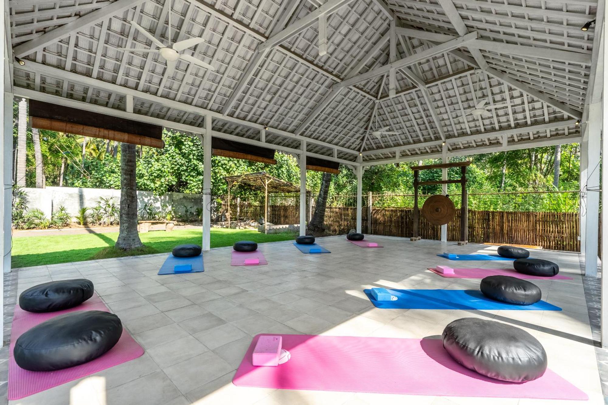 Senang Resort Tianyar Exterior photo