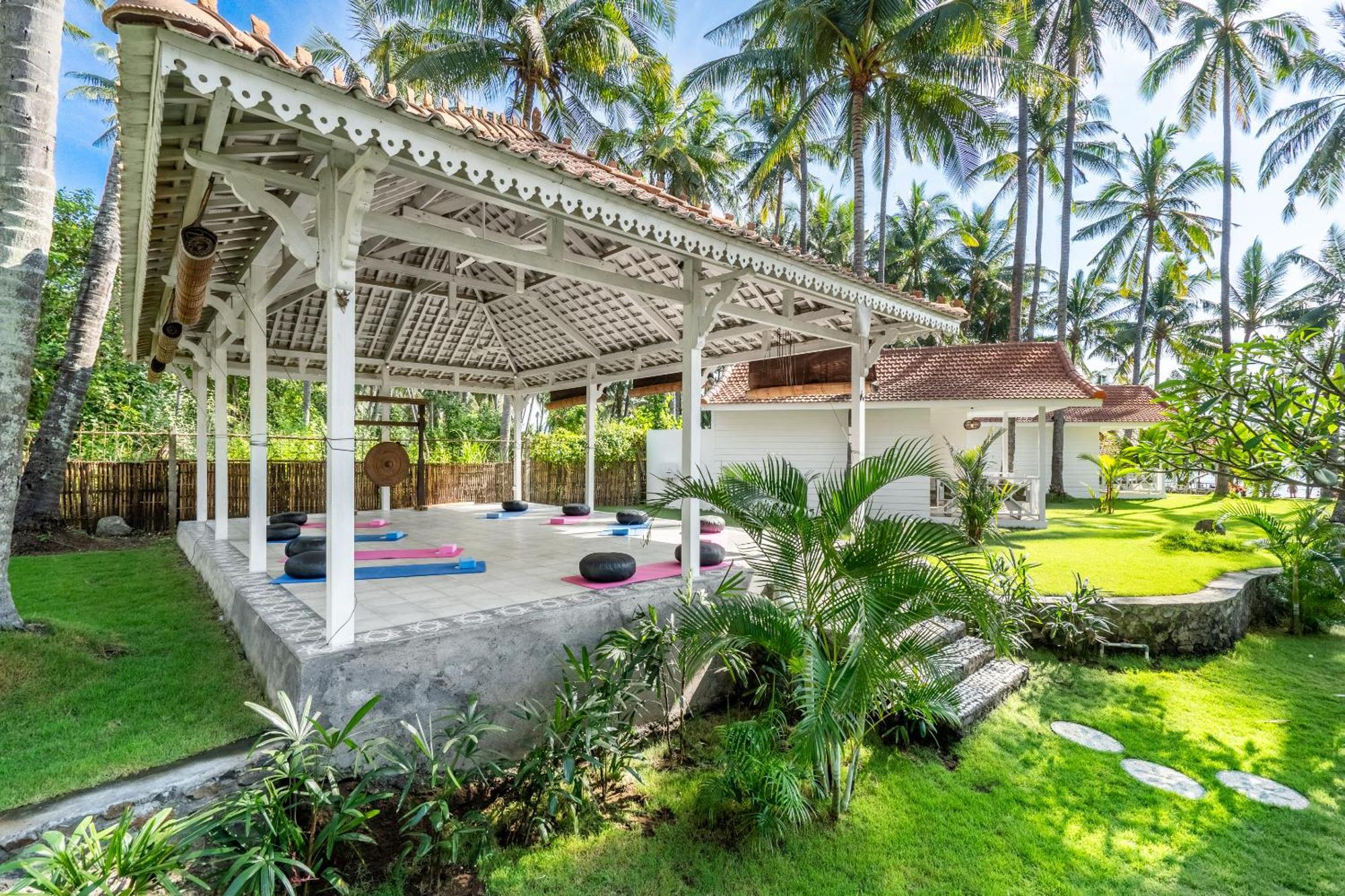 Senang Resort Tianyar Exterior photo